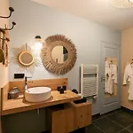 Le Clos Des Pierres Rouges Bed & Breakfast 3*