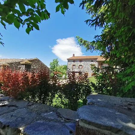 Le Clos Des Pierres Rouges Bed & Breakfast *