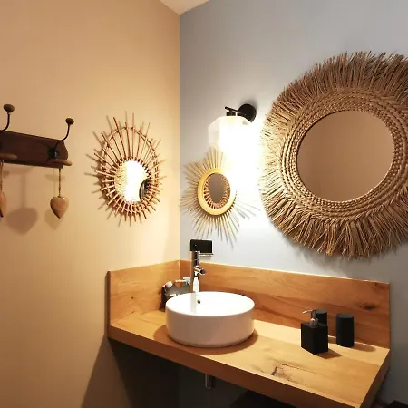 Le Clos Des Pierres Rouges 4*