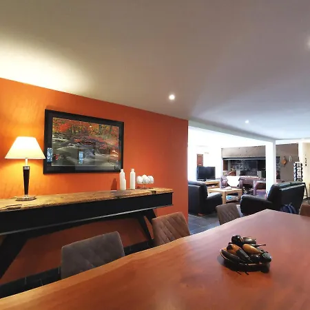 Le Clos Des Pierres Rouges 4*