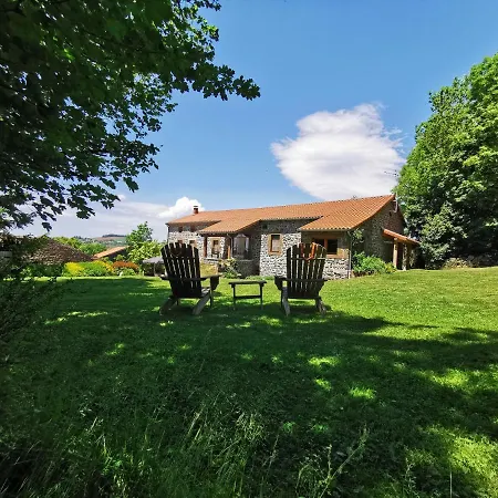 Le Clos Des Pierres Rouges 4*