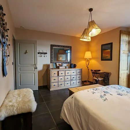 Le Clos Des Pierres Rouges 3* Saint-Privat-dʼAllier