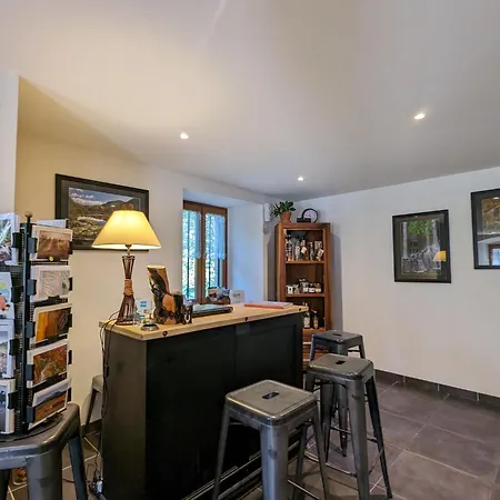 Le Clos Des Pierres Rouges Сен-Прива-д'Алье