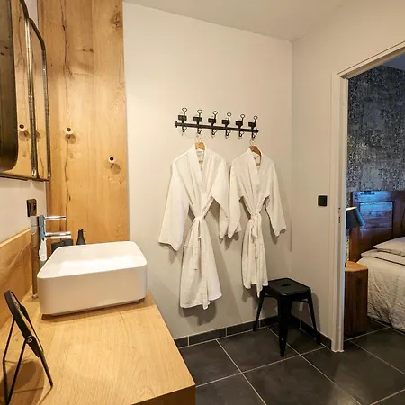 Le Clos Des Pierres Rouges 4*