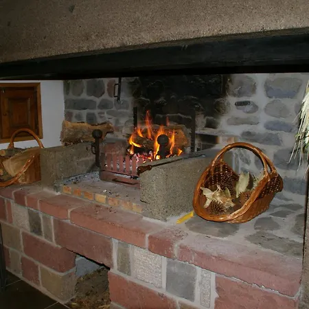 Le Clos Des Pierres Rouges Bed & Breakfast Saint-Privat-dʼAllier