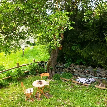 Bed & Breakfast Le Clos Des Pierres Rouges *