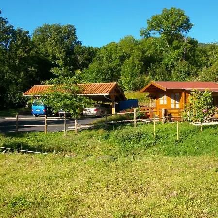 Le Clos Des Pierres Rouges Bed & Breakfast Saint-Privat-dʼAllier