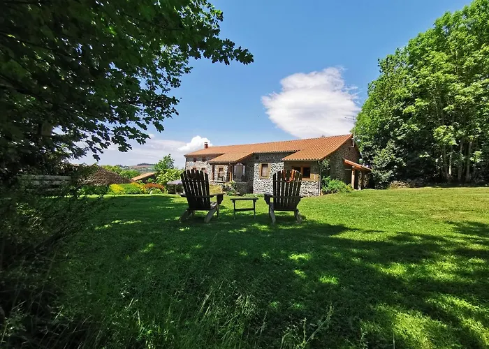 Le Clos Des Pierres Rouges 4*