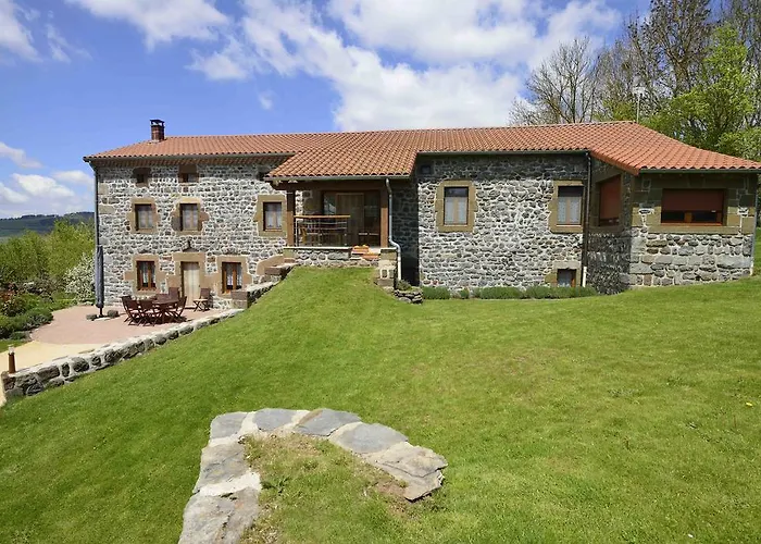 Le Clos Des Pierres Rouges 3* Сен-Прива-д'Алье