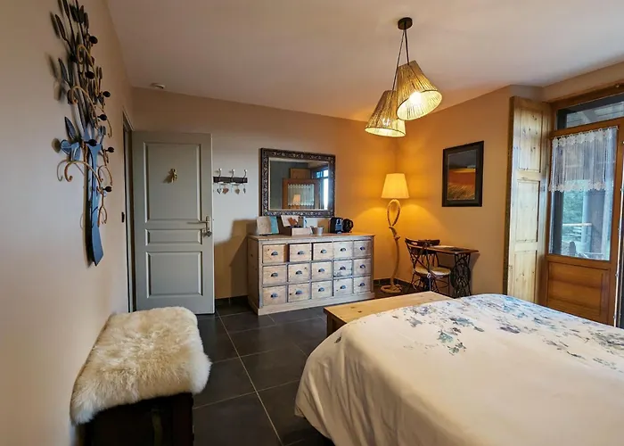 Le Clos Des Pierres Rouges 4* Saint-Privat-d'Allier