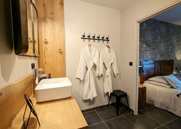 Le Clos Des Pierres Rouges 4*