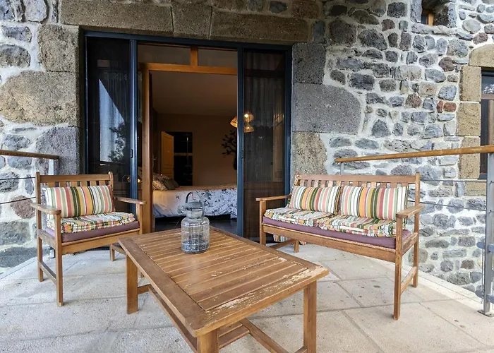 Le Clos Des Pierres Rouges 4* Saint-Privat-d'Allier