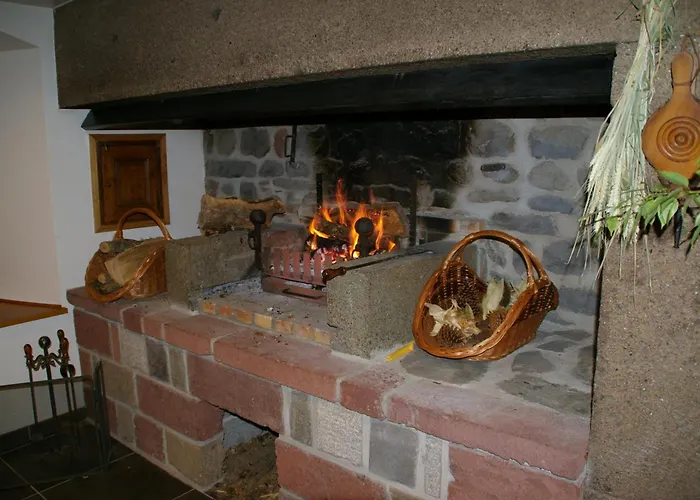 Le Clos Des Pierres Rouges Bed & Breakfast Saint-Privat-d'Allier