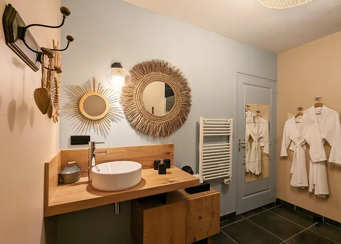 Le Clos Des Pierres Rouges Bed & Breakfast 4*