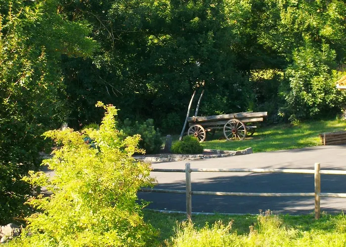 Le Clos Des Pierres Rouges